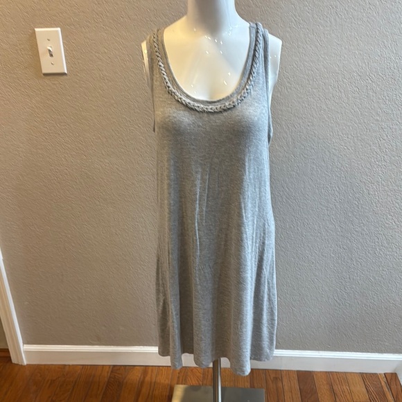 Olive & Oak Dresses & Skirts - Olive Oak Gray Sleeveless Dress size medium